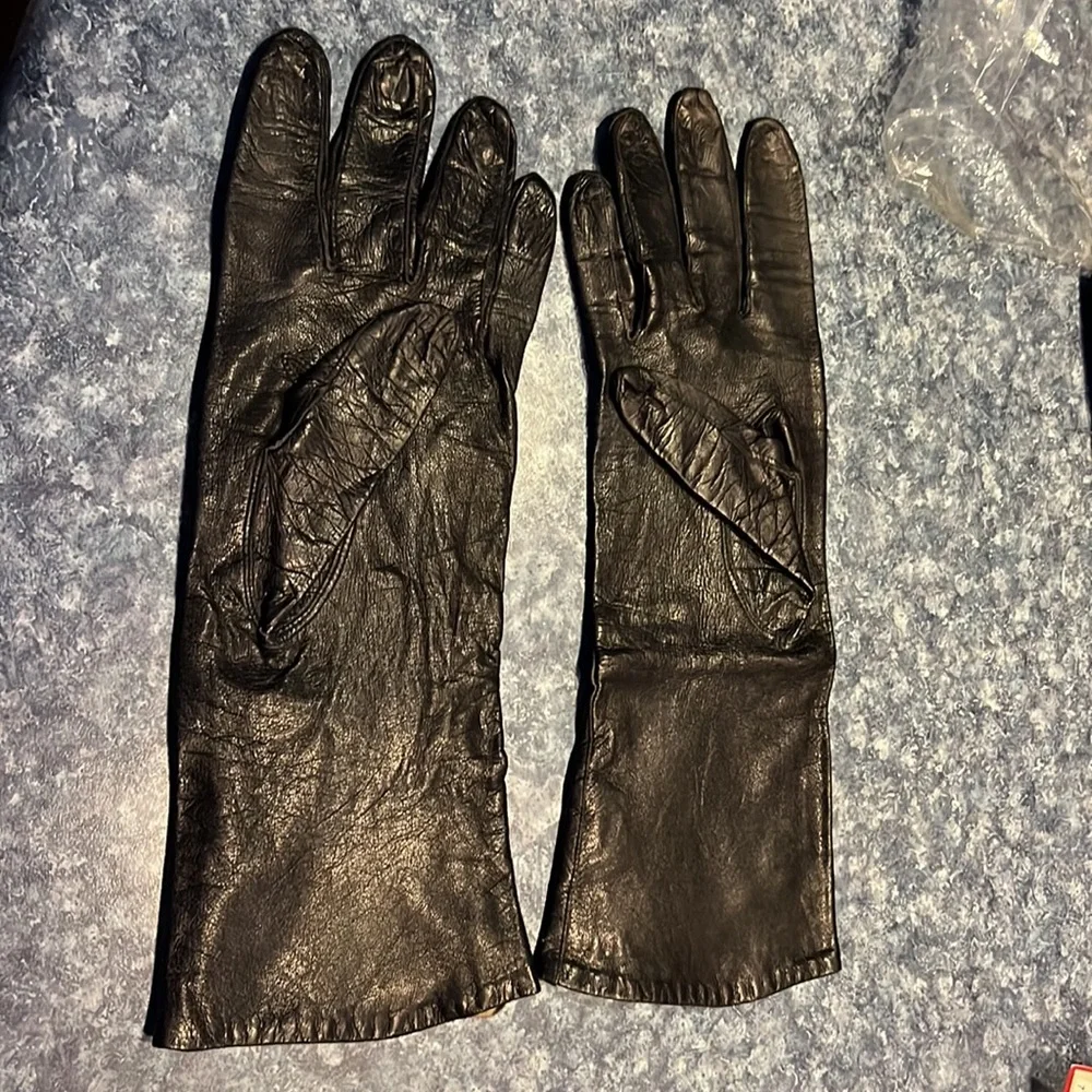 Vintage black women's leather gloves